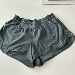 Lululemon hotty hot 2.5 shorts